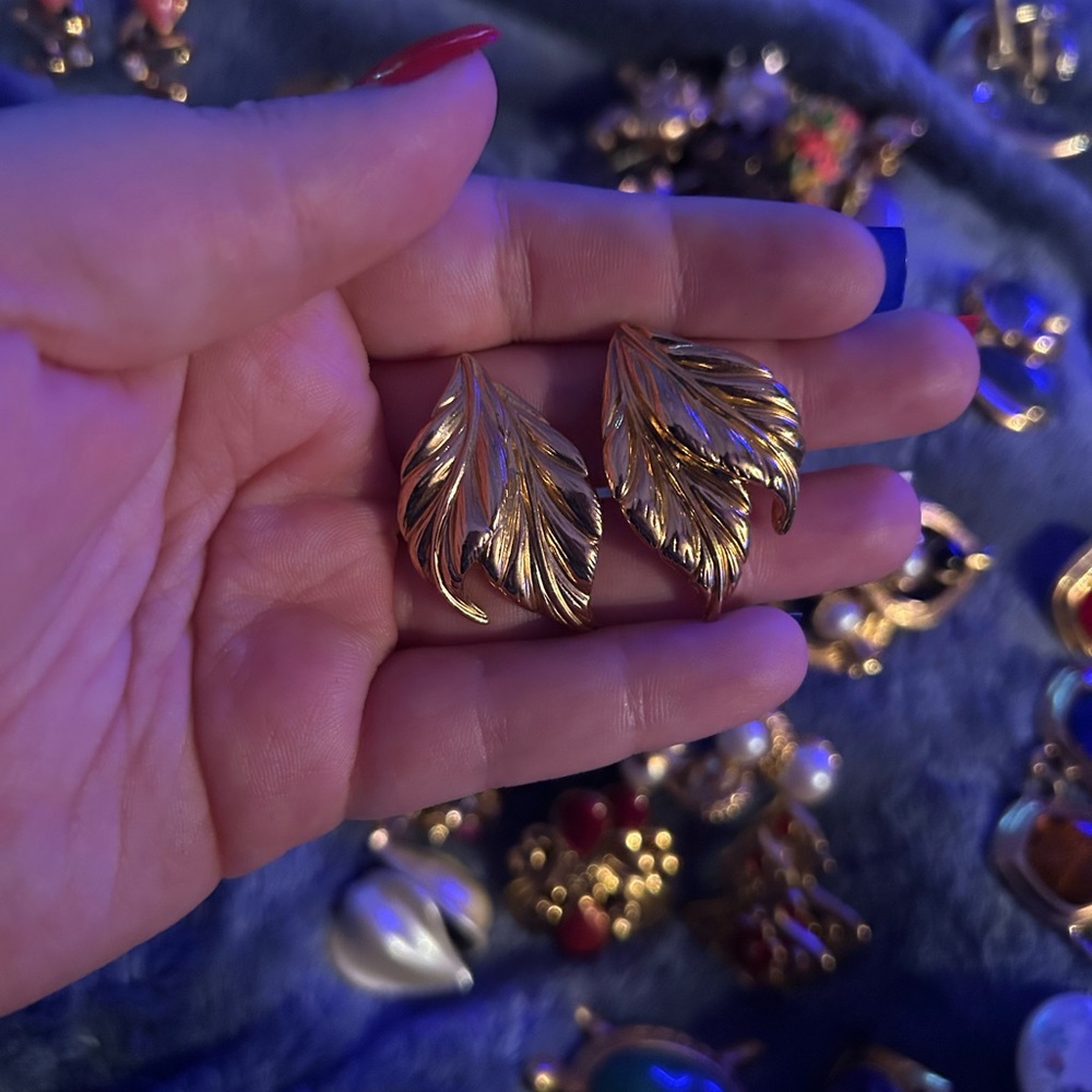 Vintage Avon Gold Leaf Earrings